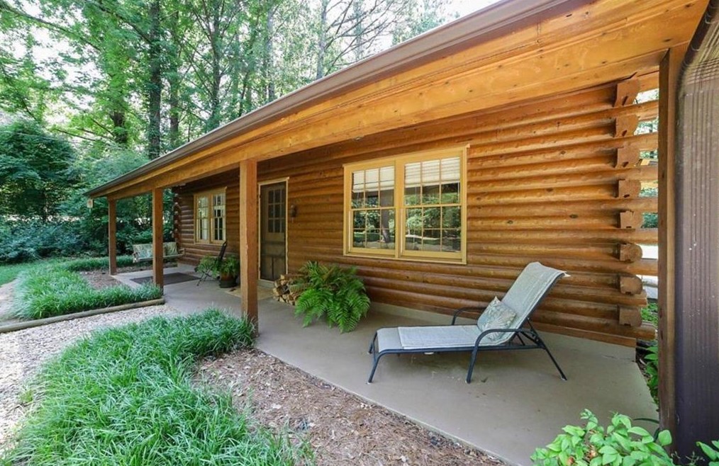 214 Shadyfield Ln, Bishop, GA 30621