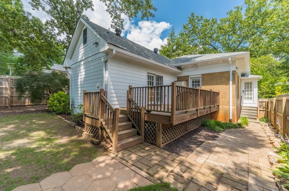 501 Candler St, Decatur GA  30030-3751 exterior