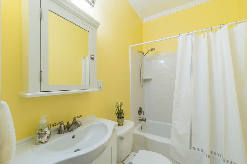 501 Candler St, Decatur GA  30030-3751 exterior