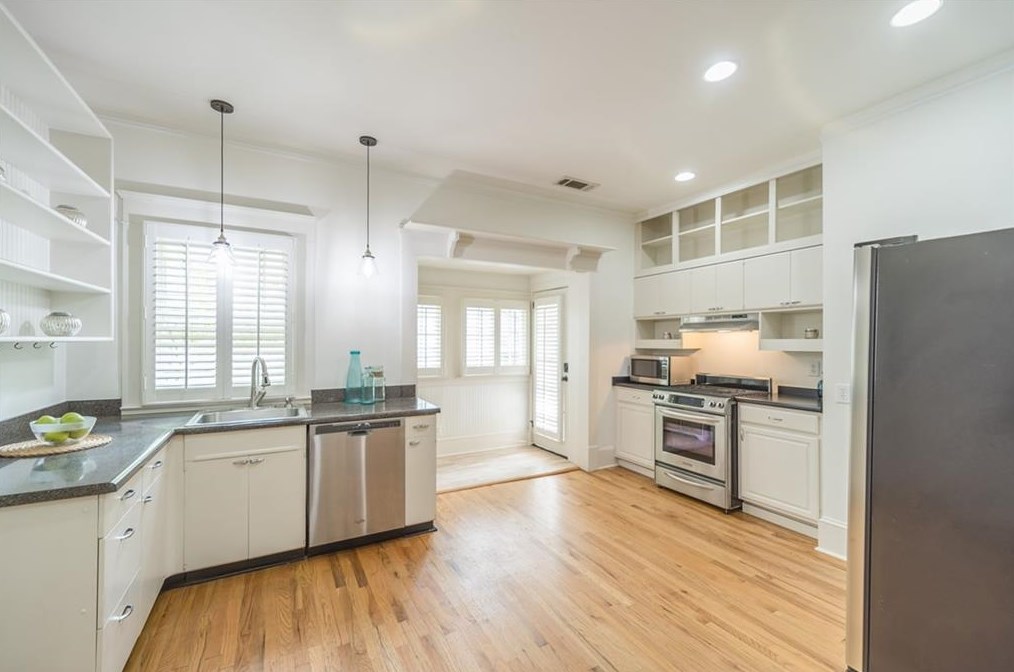 501 Candler St, Decatur GA  30030-3751 exterior