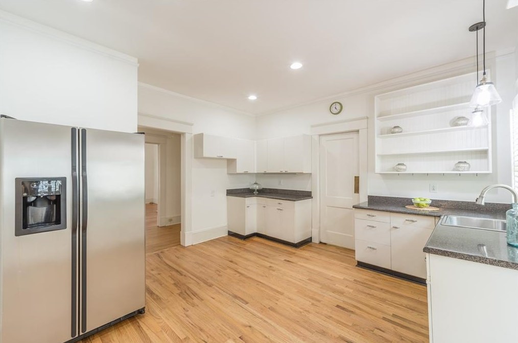 501 Candler St, Decatur GA  30030-3751 exterior