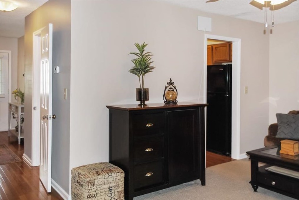 210 Hembree Park Ter, Roswell, GA 30076-1159