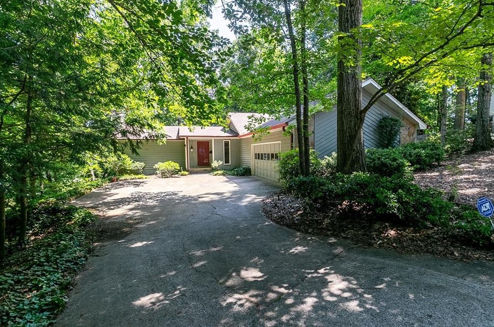 400 Woodvine Ct, Roswell, GA 30076-3630