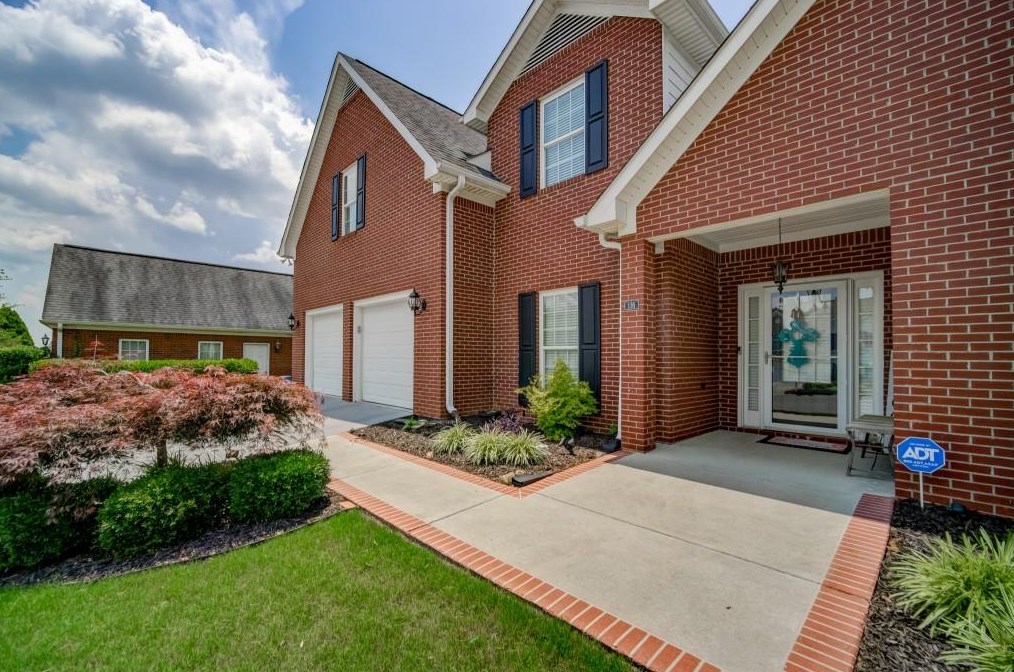 116 Garden Lake Dr, Calhoun, GA 30701-7032