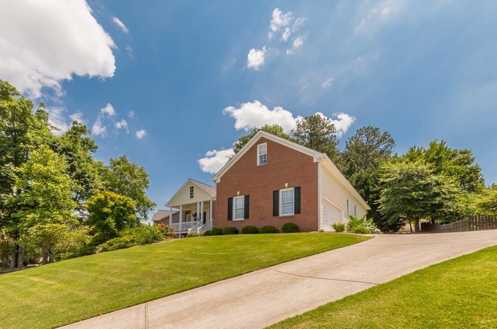 2245 Cobble Creek Ln, Grayson, GA 30017-1572