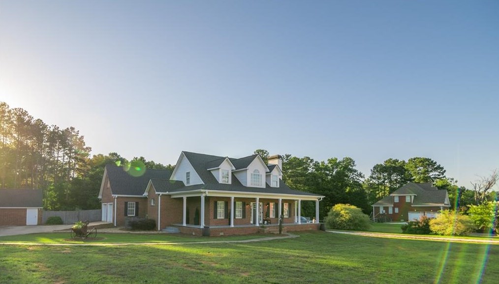 1210 Olympic Dr, Oxford, GA 30054