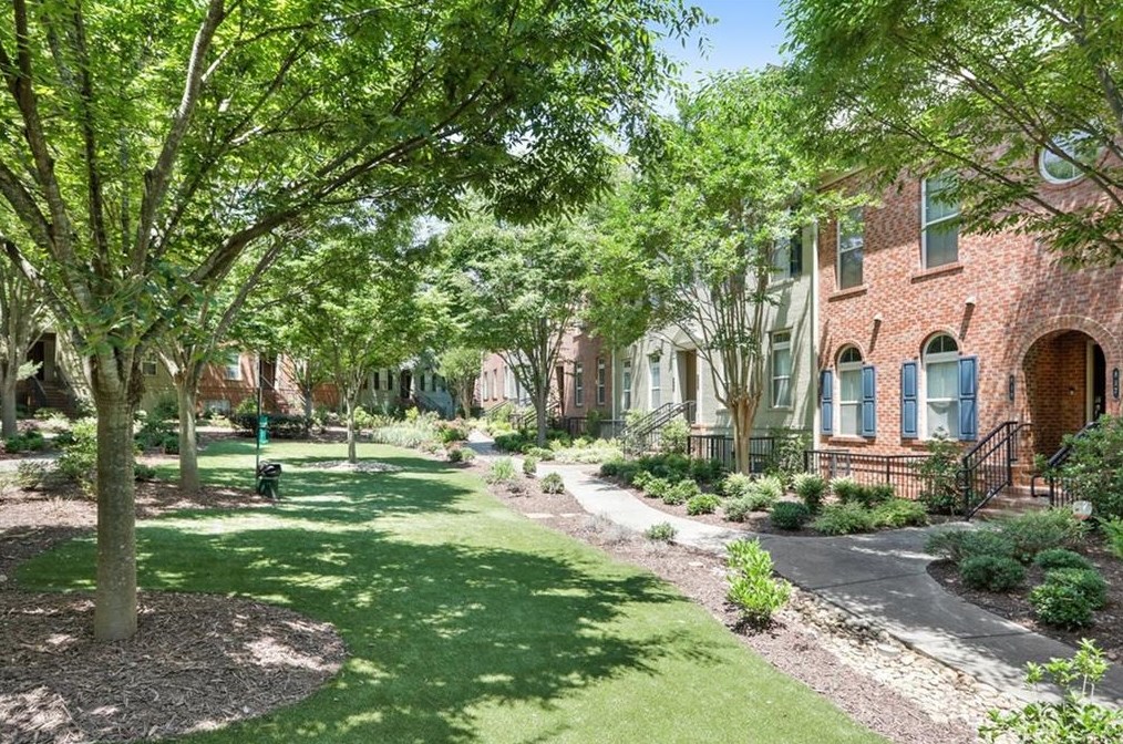 825 Perennial Dr, Atlanta, GA 30328-4275