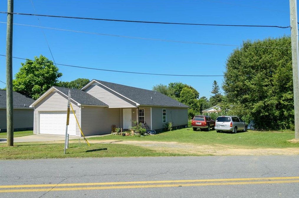 101 Adair St, Calhoun, GA 30701-2715