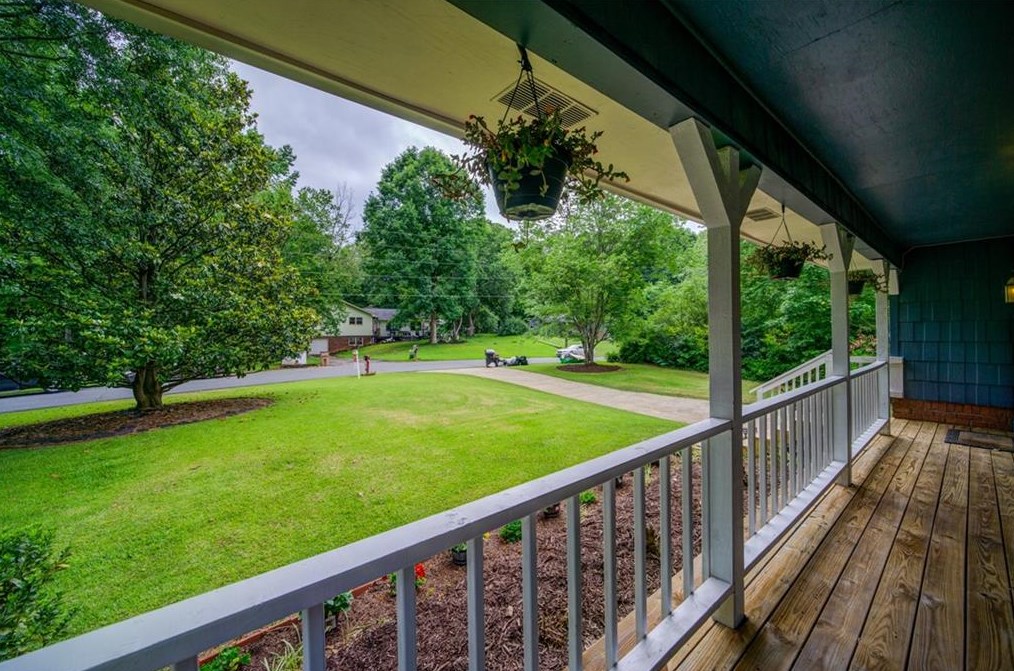 6581 Windsor Dr, Acworth, GA 30102-1272