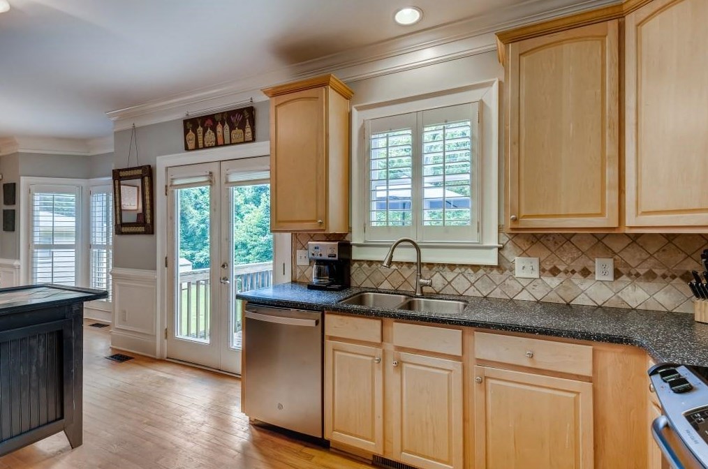 539 Oakview Rd, Decatur GA  30030-4327 exterior