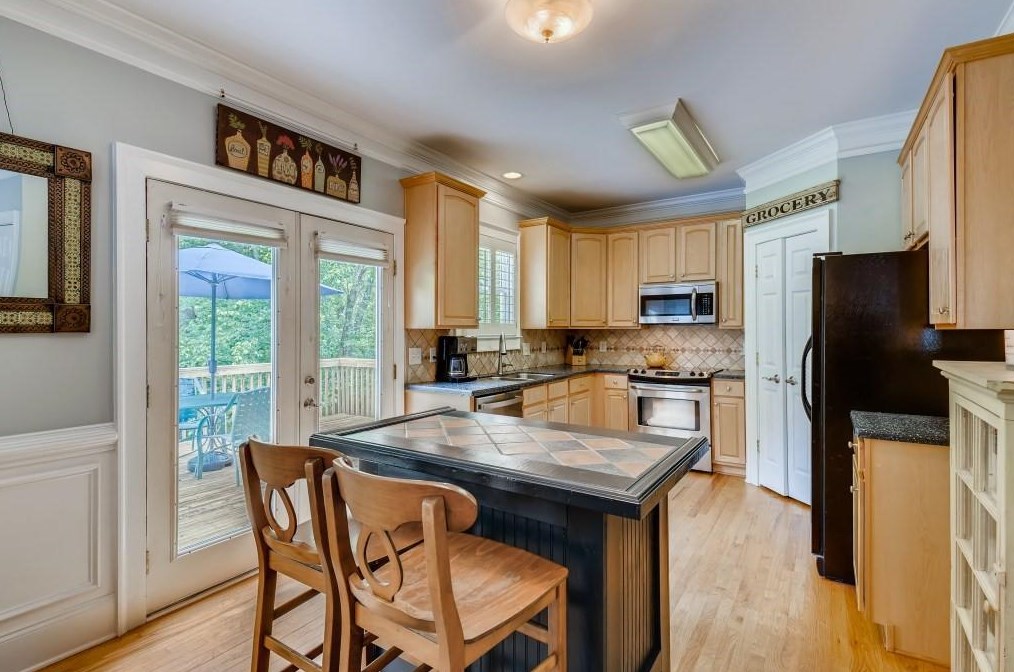 539 Oakview Rd, Decatur GA  30030-4327 exterior