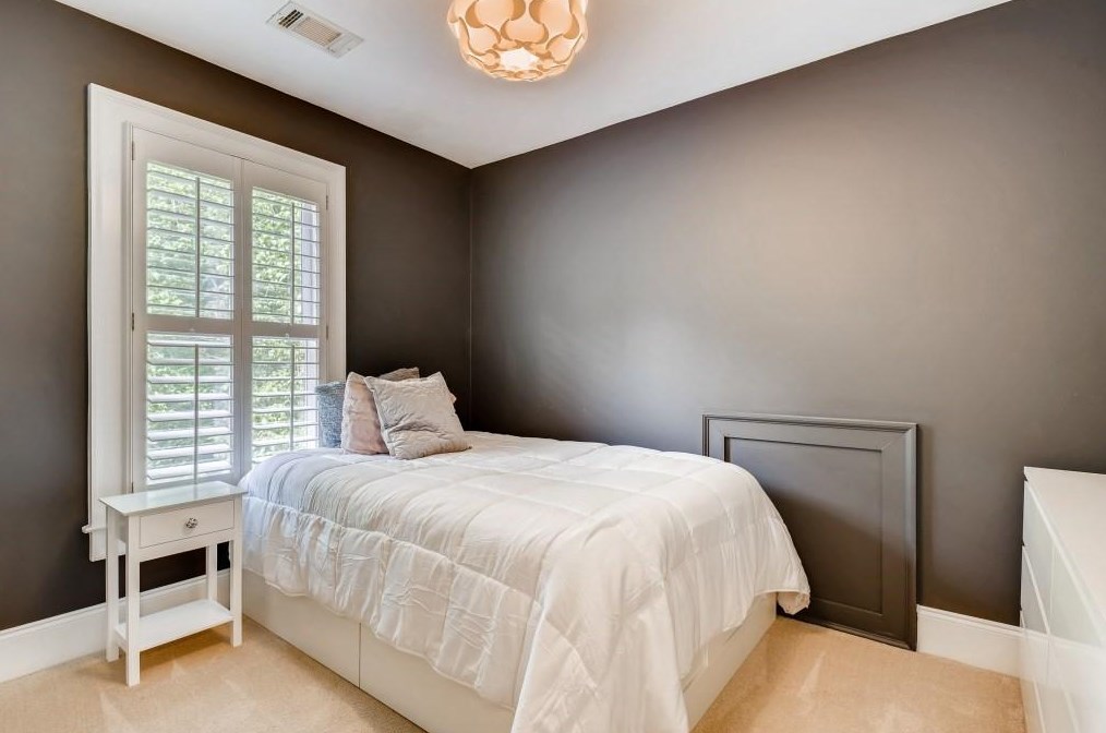 539 Oakview Rd, Decatur GA  30030-4327 exterior