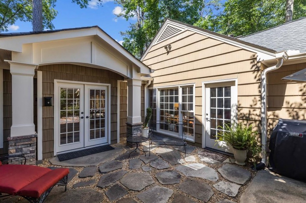 605 Wilson Rd, Atlanta GA  30318-1716 exterior
