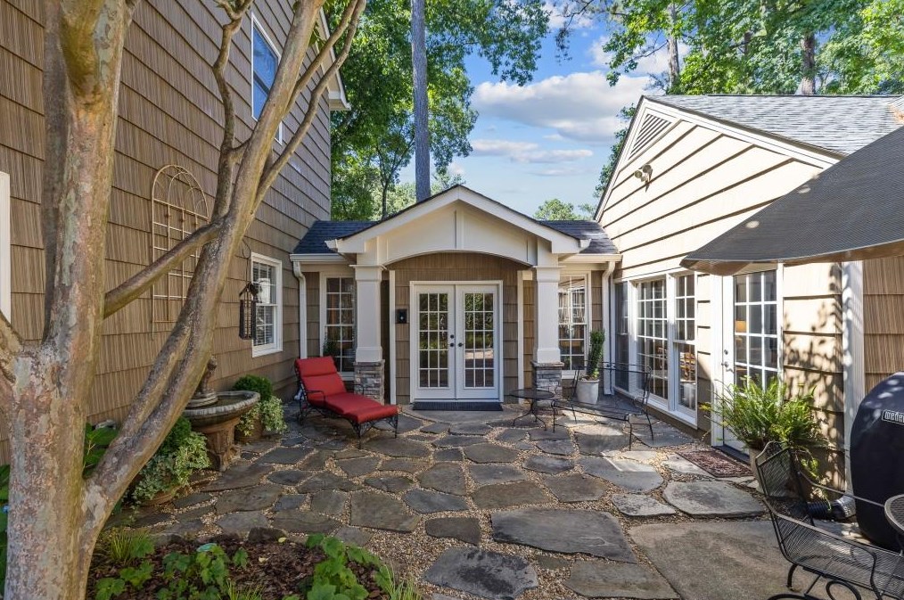 605 Wilson Rd, Atlanta GA  30318-1716 exterior