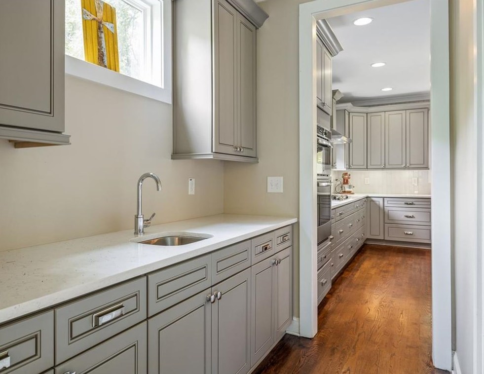 1355 Conway Rd, Decatur GA  30030-4559 exterior