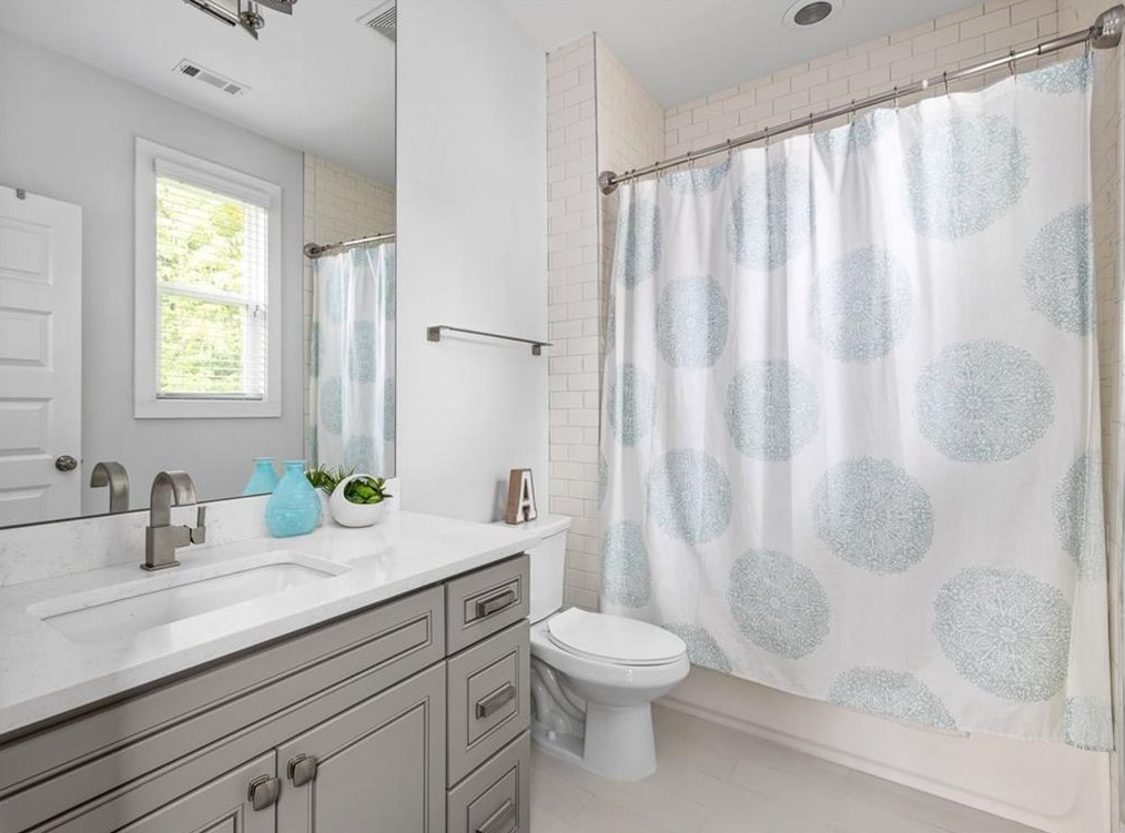 1355 Conway Rd, Decatur GA  30030-4559 exterior