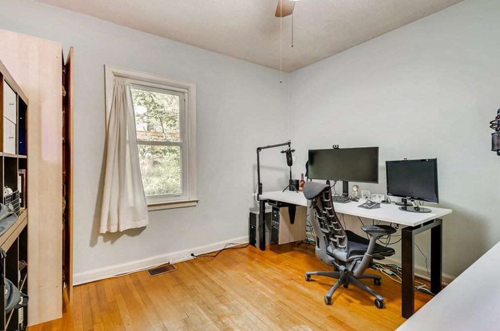 986 Carter Rd, Decatur GA  30030-4701 exterior