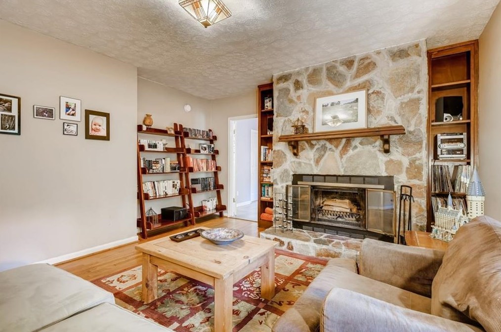 986 Carter Rd, Decatur GA  30030-4701 exterior