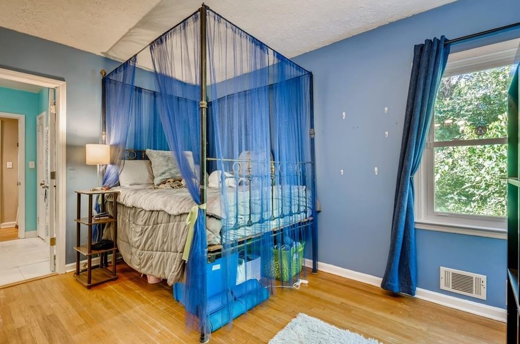 986 Carter Rd, Decatur GA  30030-4701 exterior