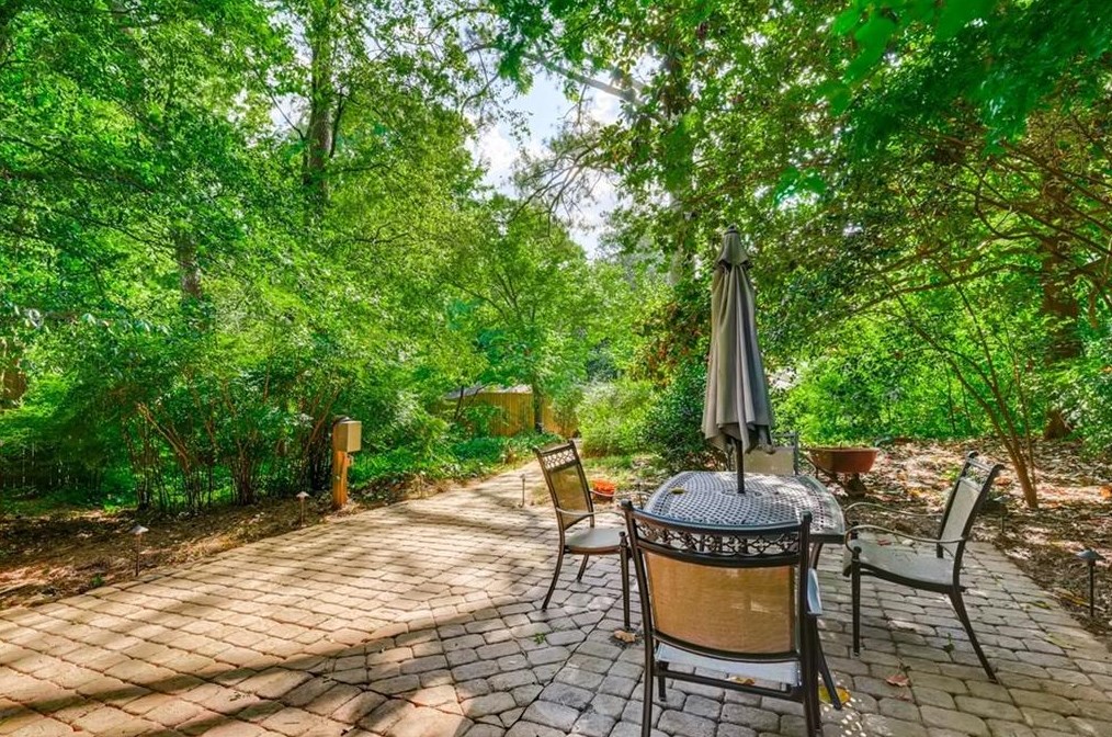 986 Carter Rd, Decatur GA  30030-4701 exterior