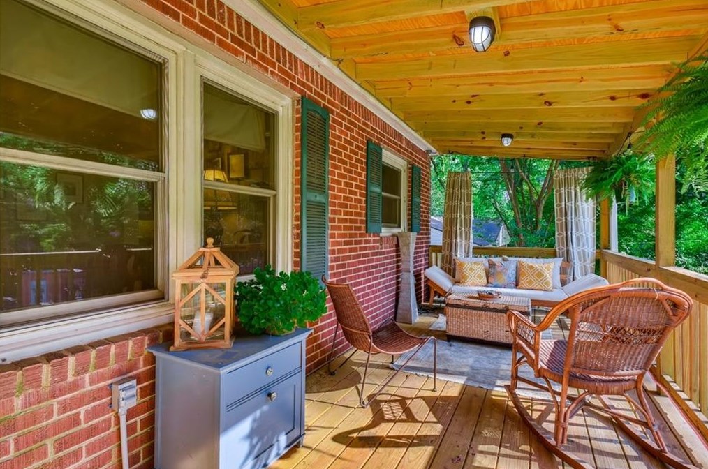 986 Carter Rd, Decatur GA  30030-4701 exterior