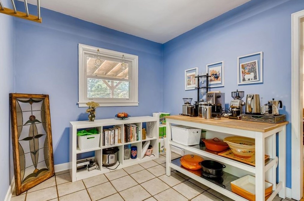 986 Carter Rd, Decatur GA  30030-4701 exterior