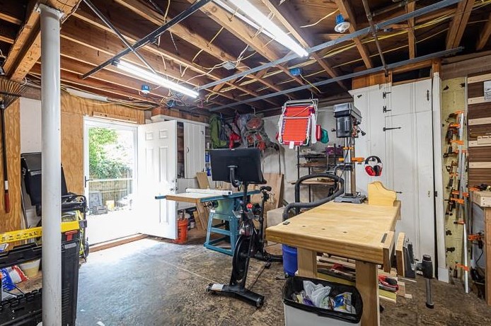 1033 Homewood Ct, Decatur GA  30033-4204 exterior