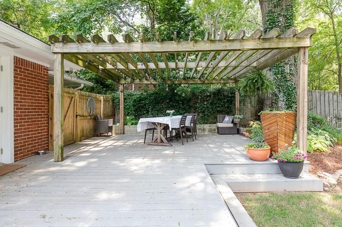 1033 Homewood Ct, Decatur GA  30033-4204 exterior