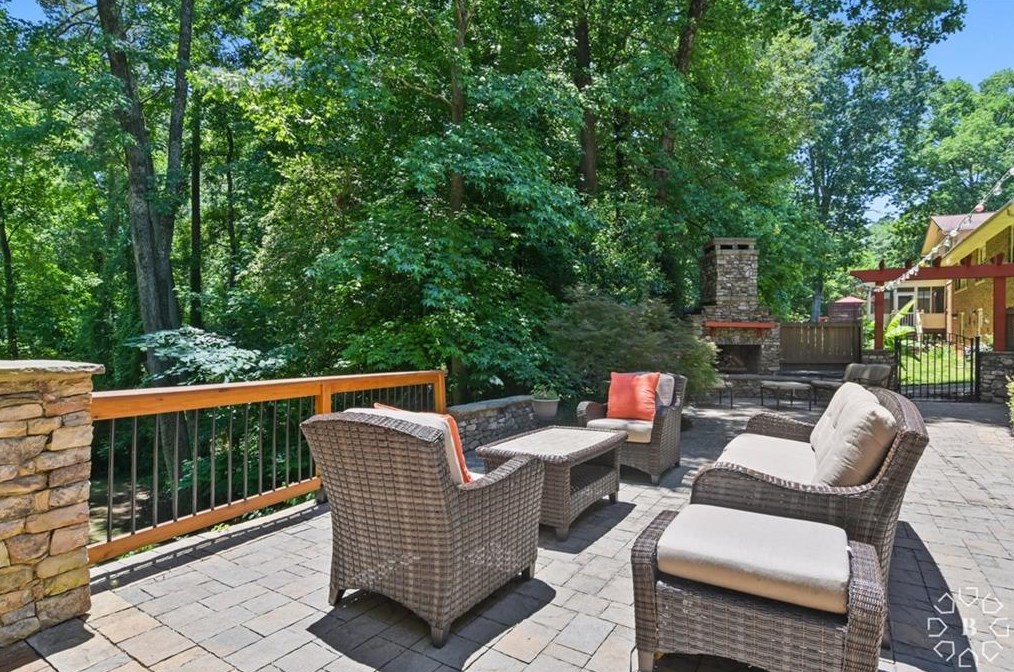 2796 Whitby Dr, Atlanta GA  30340-4914 exterior
