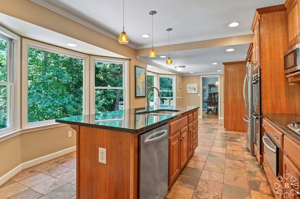 2796 Whitby Dr, Atlanta GA  30340-4914 exterior
