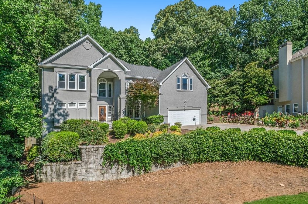 3289 Lantern Coach Ln, Roswell, GA 30075-3165
