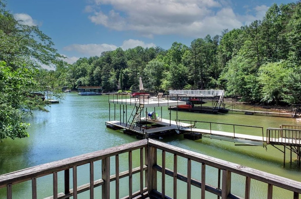 6341 Chesla Dr, Gainesville, GA 30506-5401
