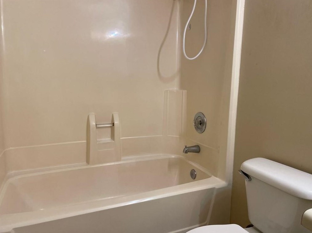 5038 Burns Rd Nw, Lilburn, GA 30047