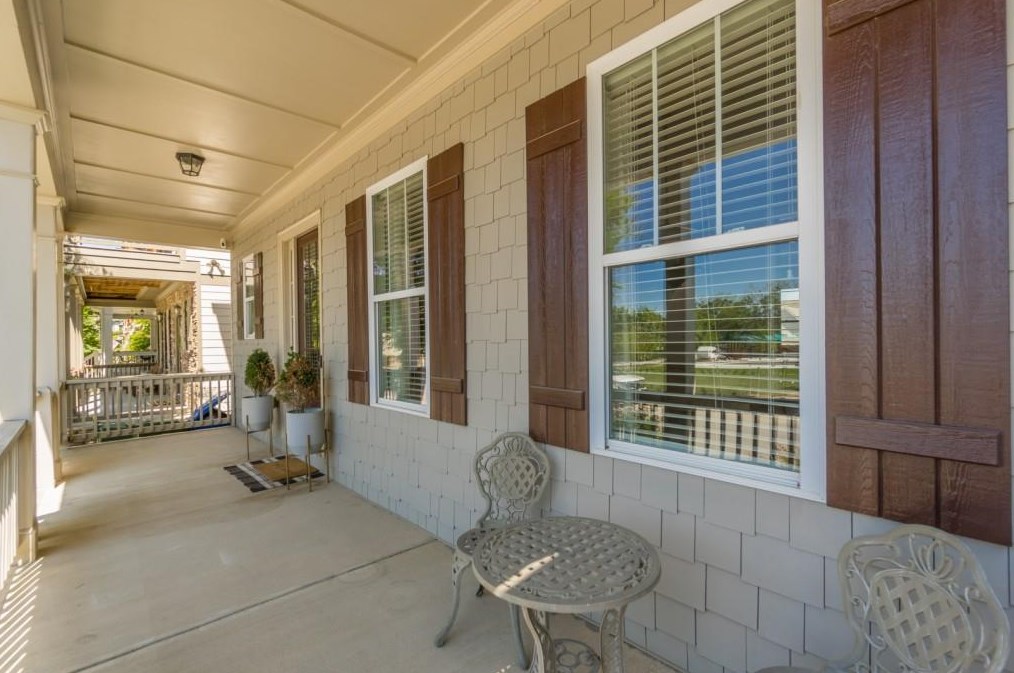949 Samples Ln, Atlanta GA  30318-4002 exterior