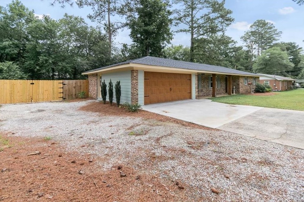 90 Woodland Dr, Carrollton, GA 30117