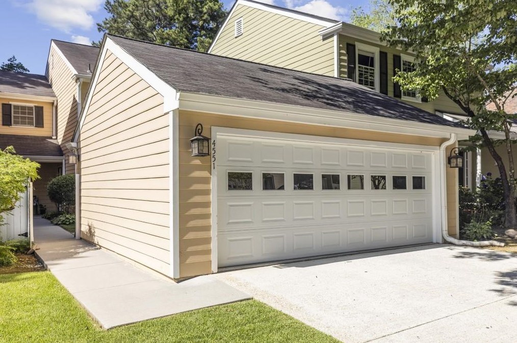 4551 Village Oaks Way, Atlanta, GA 30338-5711