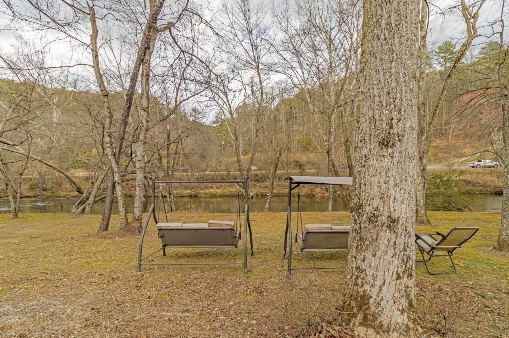 525 Riverside Dr, Ellijay, GA 30540