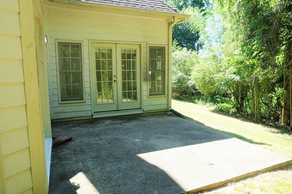 305 Whitley Park Dr, Atlanta GA  30350-1158 exterior