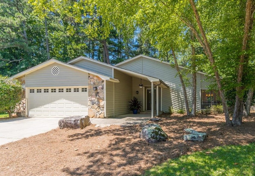 11200 Indian Village Dr, Alpharetta, GA 30022-6504