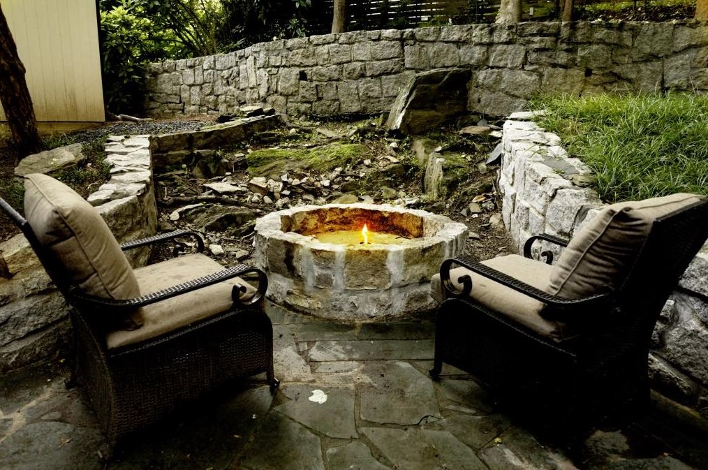 3322 Pinestream Rd, Atlanta GA  30327-2204 exterior