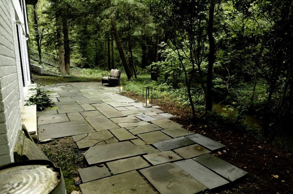 3322 Pinestream Rd, Atlanta GA  30327-2204 exterior