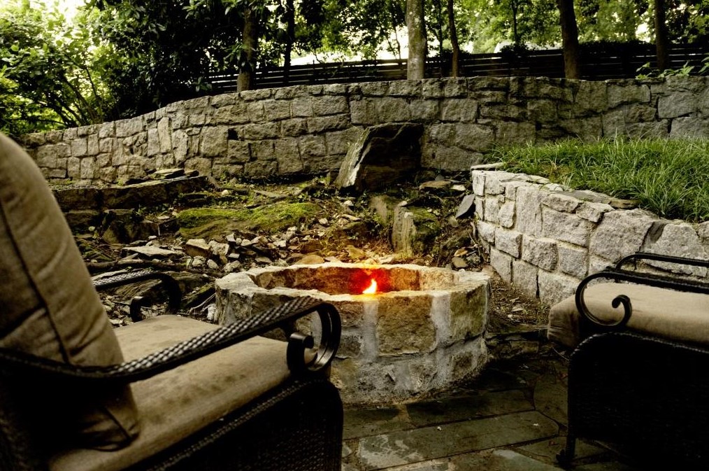 3322 Pinestream Rd, Atlanta GA  30327-2204 exterior