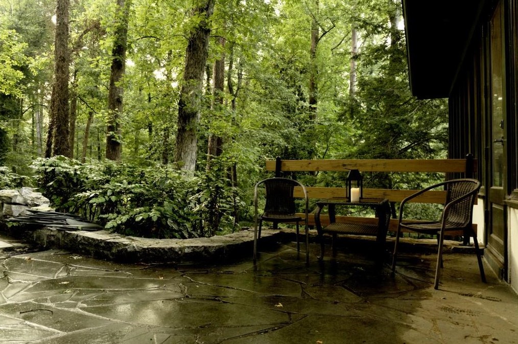 3322 Pinestream Rd, Atlanta GA  30327-2204 exterior