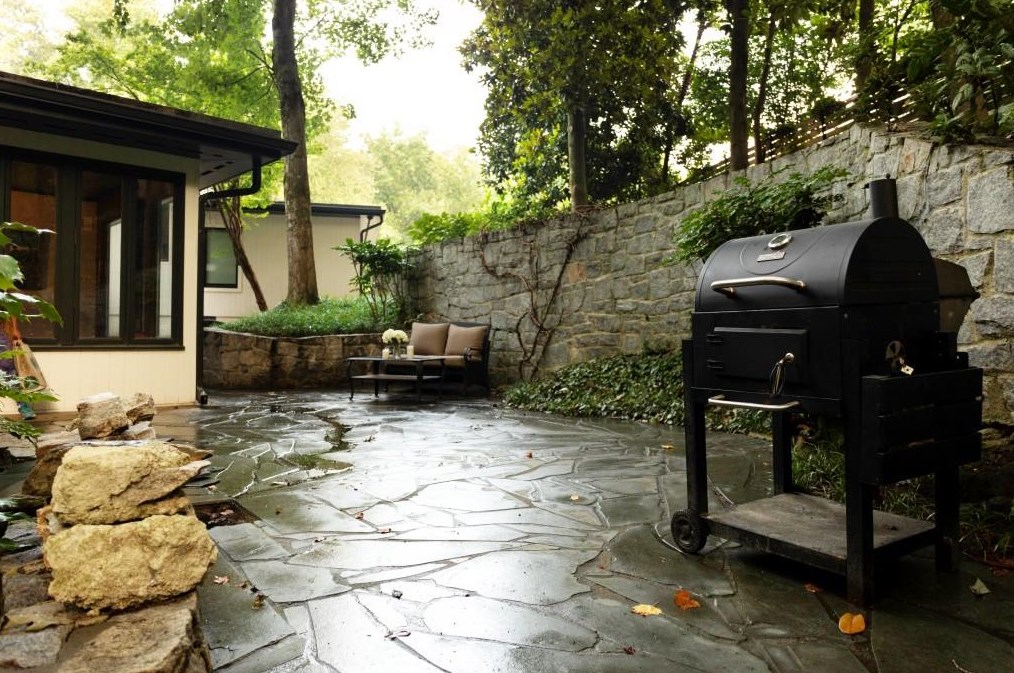 3322 Pinestream Rd, Atlanta GA  30327-2204 exterior