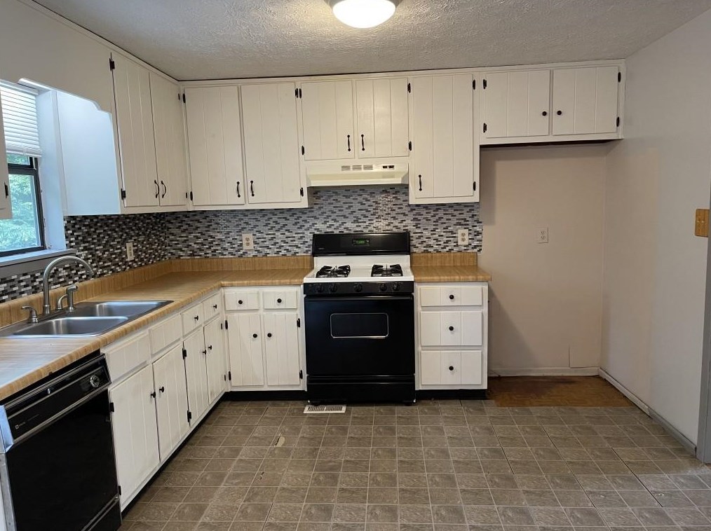 3820 Sugar Creek Dr, Douglasville, GA 30135-3452