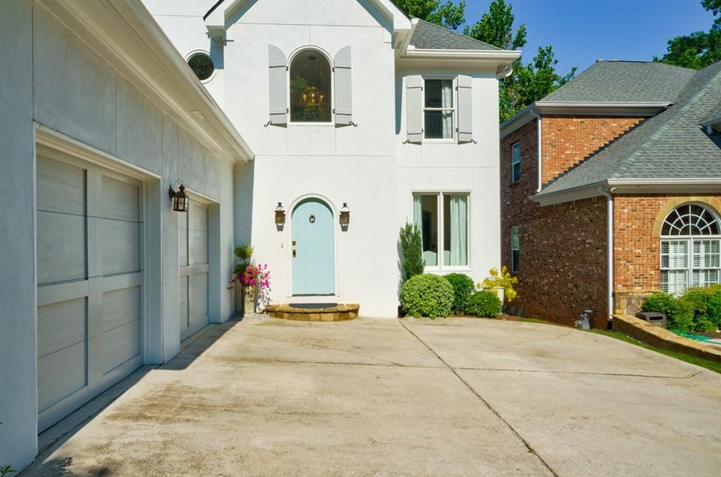 3220 Silver Lake Dr, Atlanta GA  30319-2339 exterior