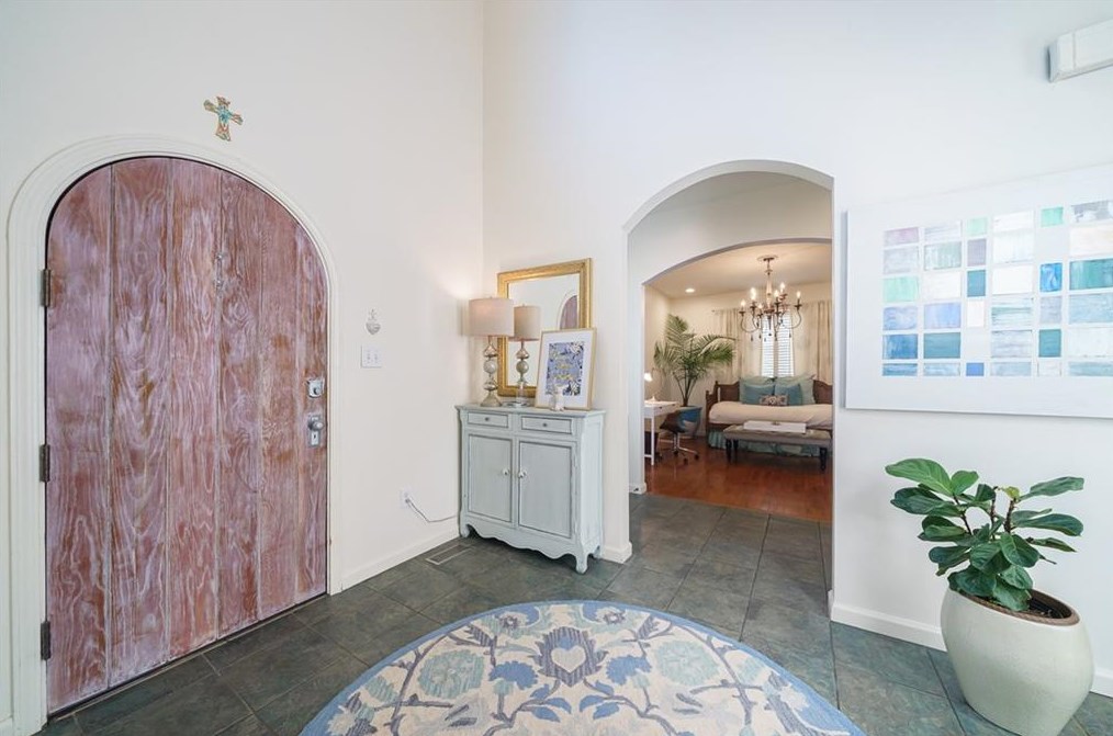 3220 Silver Lake Dr, Atlanta GA  30319-2339 exterior