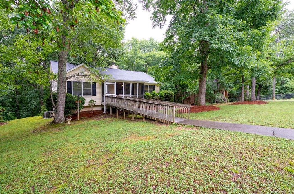 39 Azalea Dr, Euharlee, GA 30121-8103