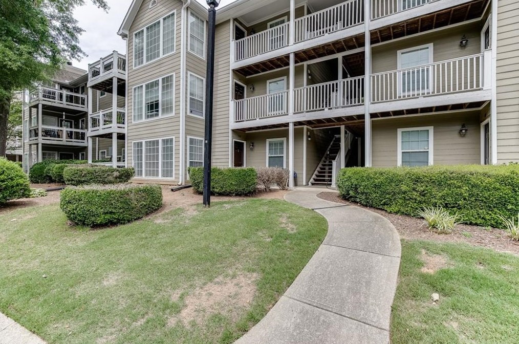 406 Berkeley Woods Dr, Duluth, GA 30096