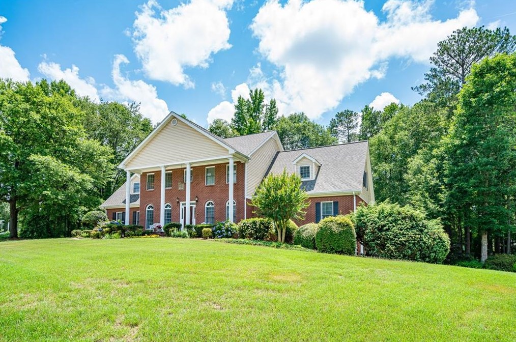 567 Heather Dr, Lithia Springs, GA 30122